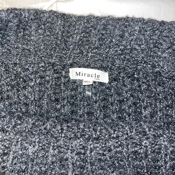 Off the shoulder sweater - Picture 3 of 3